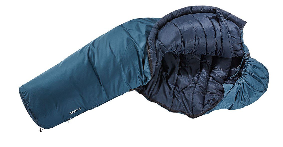 Тёплый мужской рюкзак Deuter, идеальный для активного отдыха, походов и путешествий, с удобными карманами для одежды и обуви.