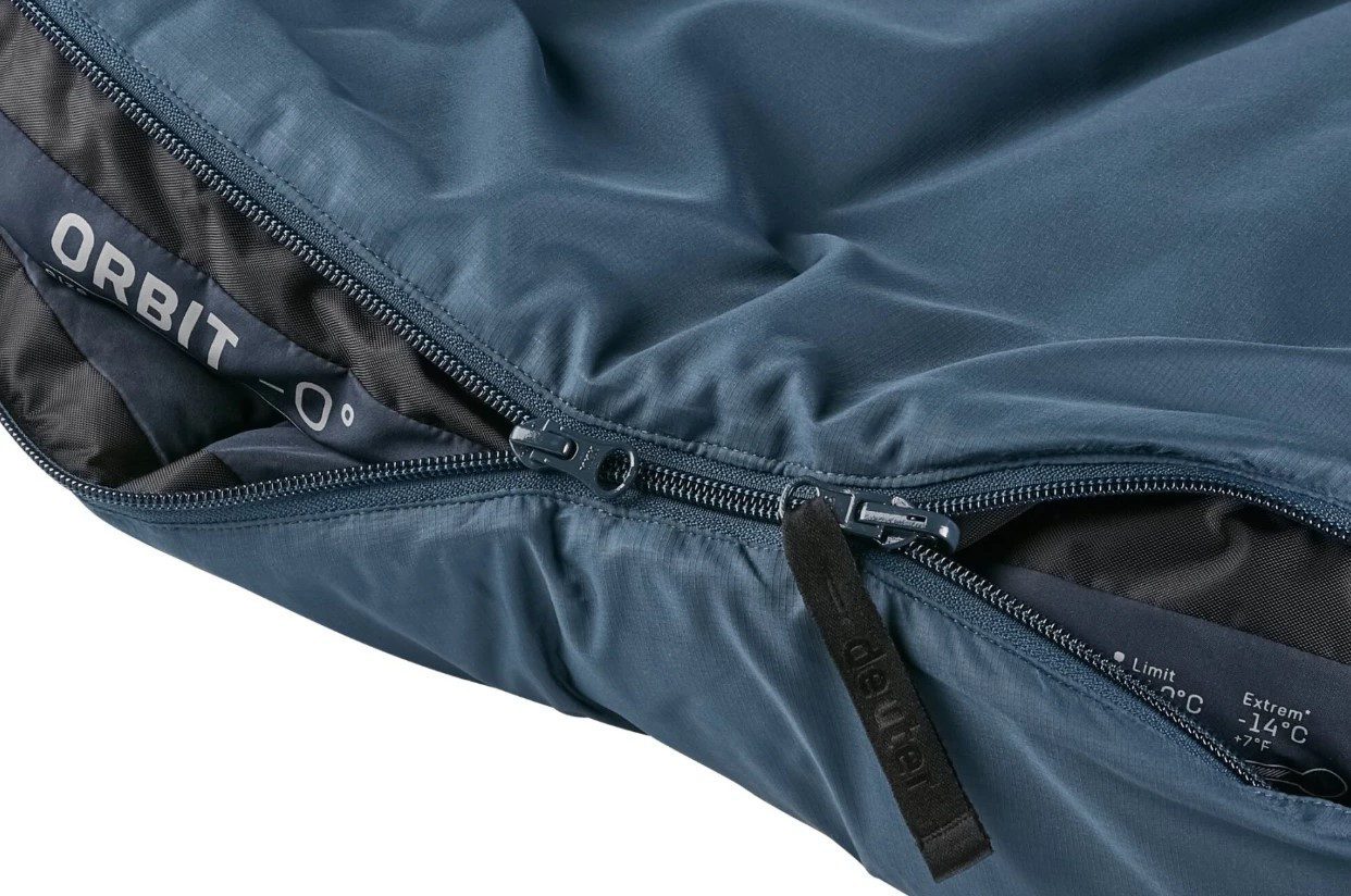 Рюкзак Deuter Artic для активного отдыха, идеален для походов, альпинизма и путешествий, отличный выбор для любителей активного образа жизни.