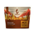 Изображение макарон по-флотски на фоне товаров для активной жизни: одежда обувь походы альпинизм путешествия для онлайн магазина активного отдыха