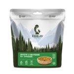 Бугур с овощами по-турецки на фоне спортивной одежды обуви товаров для активного отдыха для путешествий и альпинизма в интернет-магазине