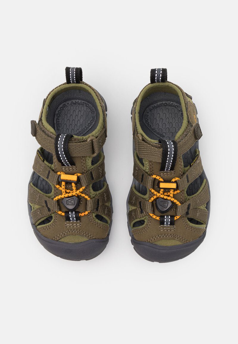 Детские сандалии Keen Seacamp II CNX в военном оливковом цвете для активного отдыха, походов и путешествий на онлайн-магазин с обувью, одеждой и снаряжением для активного образа жизни