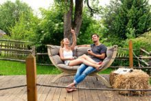 Мягкая мебель для отдыха для активных путешественников и любителей активного образа жизни на природе с оттенком таупе, идеально подходит для туристических походов, активных прогулок и отдыха в стиле outdoor