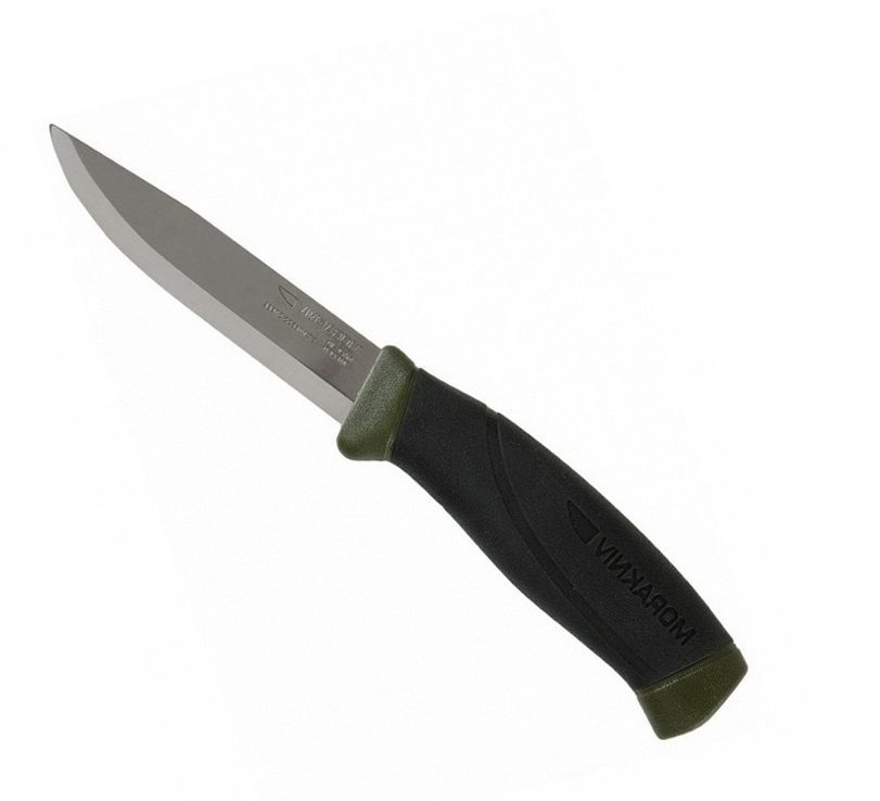 Mora Companion Military Green Изображение ножа Mora Companion в военном зеленом цвете для активного отдыха туризма и альпинизма, экипировка для походов, путешествий и любителей outdoor активностей в интернет-магазине товаров для активной жизни