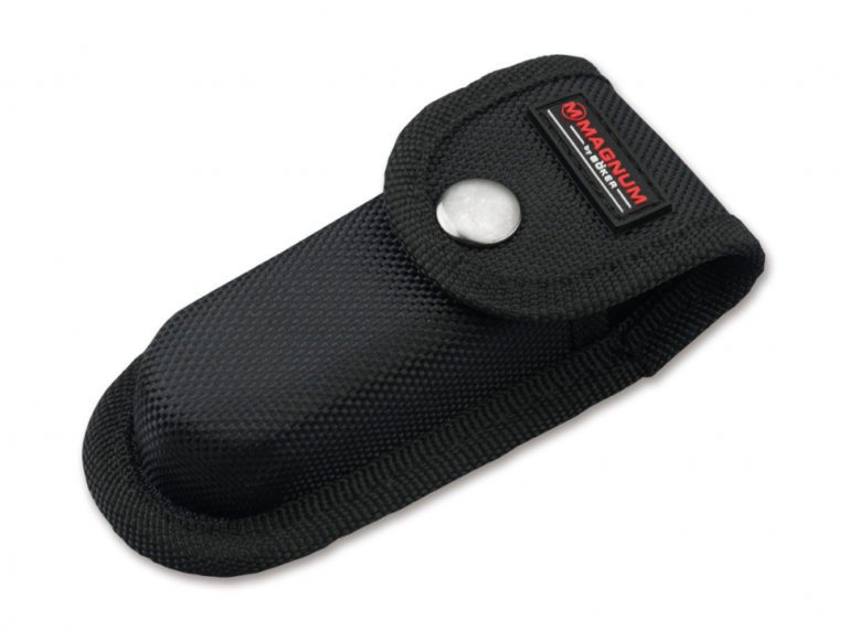 Миниатюрный нож Boker Magnum Advance Pro EDC для активных путешествий и альпинизма с Thumbstud на фоне экипировки для активного отдыха и туризма