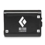 Аккумулятор Black Diamond 1500 для активного отдыха, кемпинга и туристического снаряжения на фоне гор и походных товаров для альпинизма, путешествий и outdoor активностей