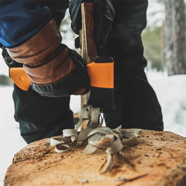 Минималистичный универсальный топор Fiskars Camping Axe X5 XXS для активного отдыха походы туризм альпинизм и путешествия для интернет-магазина активной жизни и спортивной экипировки