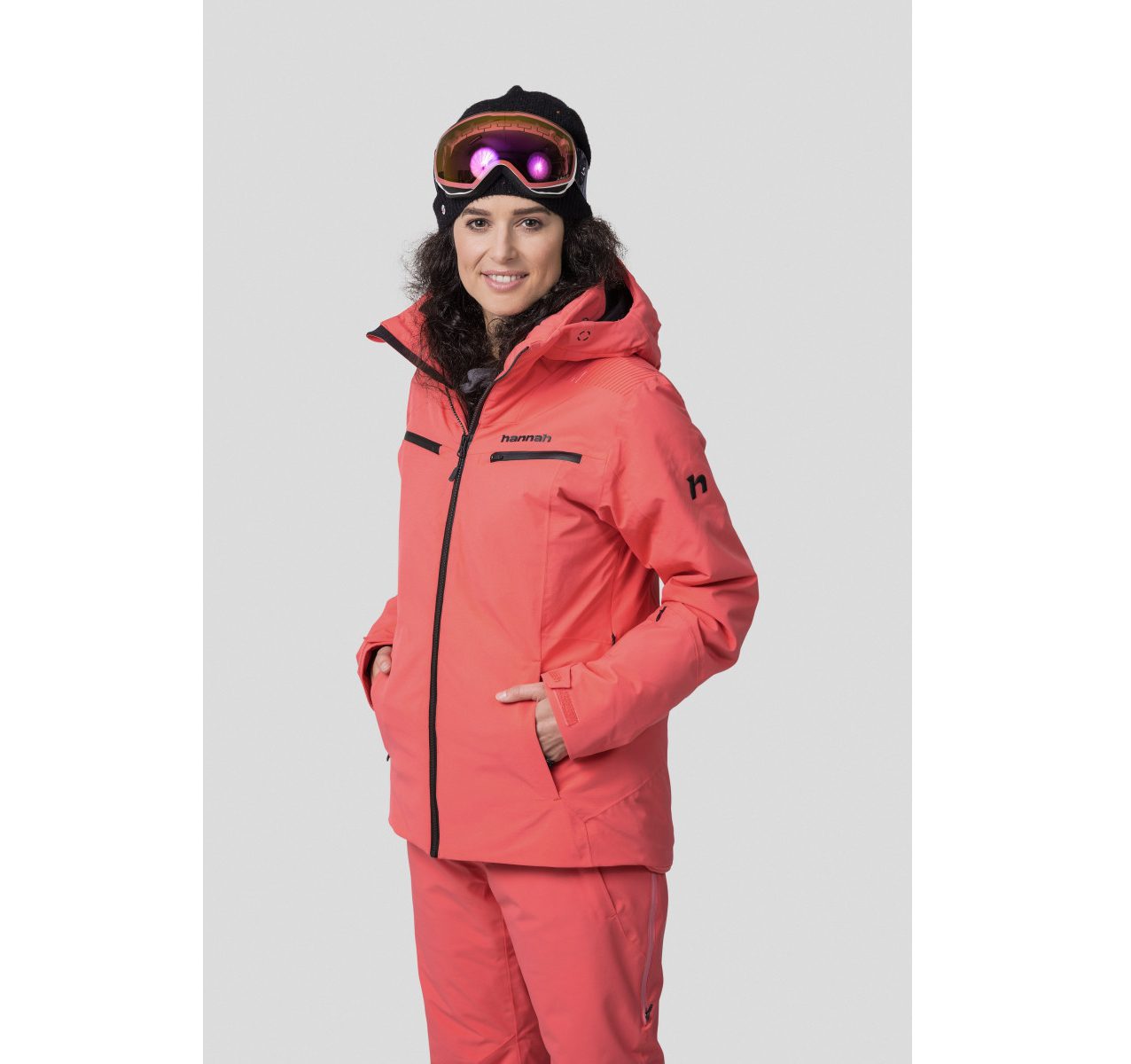 Теплая женская куртка Hannah Amabel для активного отдыха, походов, путешествий и туристической обуви для занятий альпинизмом и горным туризмом в интернет-магазине