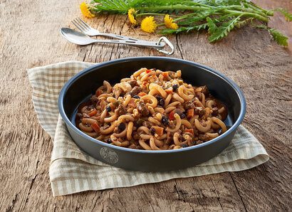 Изысканное лесное рагу с мясом для активного отдыха, походов и путешествий - экипировка для активной жизни, одежда и обувь для хайкинга и альпинизма.