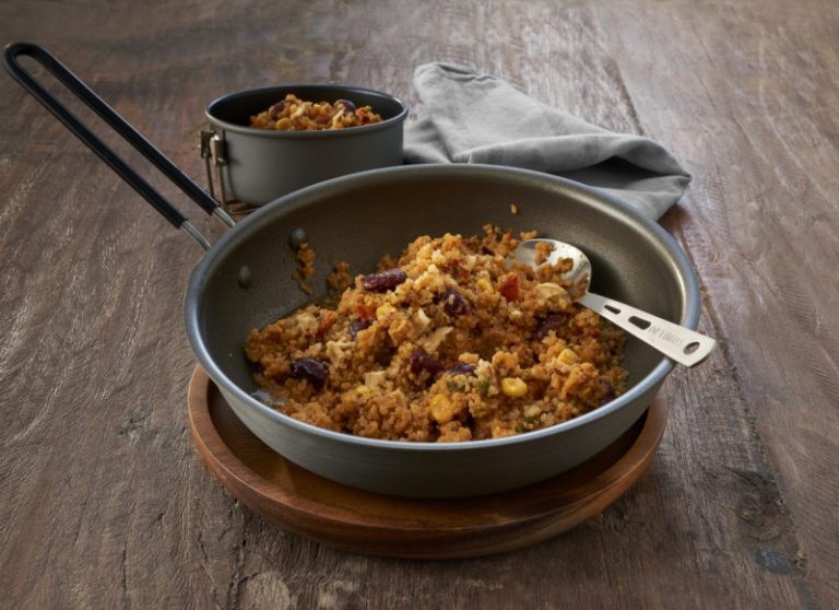 Только что добавленное изображение для онлайн-магазина товаров для активного отдыха с одеждой, обувью, походами, альпинизмом и путешествиями на странице Киноа по-мексикански Trek’n Eat