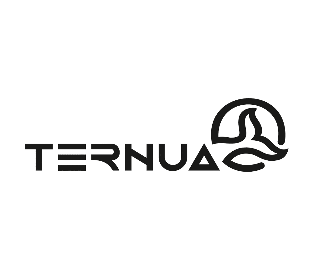 Логотип интернет-магазина с экипировкой для активного отдыха, одежды для туризма, обуви для походов и альпинизма, путешествий и горных восхождений