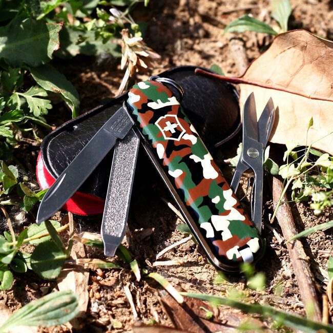 Мультитул брелок Victorinox Classic SD для активного отдыха и путешествий, походной экипировки, городская обувь и одежда для туризма, экипировка для хайкинга и альпинизма, аксессуары для активной жизни