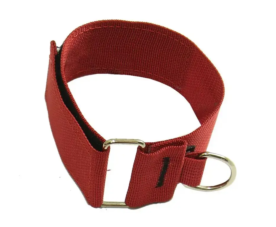 Регулируемая манжета для крепления инструмента First Ascent 9707 на сайте интернет-магазина активной жизни для туристов лыжников и альпинистов с одеждой и обувью для походов и путешествий