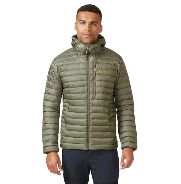 Легкий пуховик Rab Microlight Alpine Down Mns в цвете светлый хаки для активного отдыха и путешествий, одежда и обувь для хайкинга, альпинизма и туризма в интернет-магазине