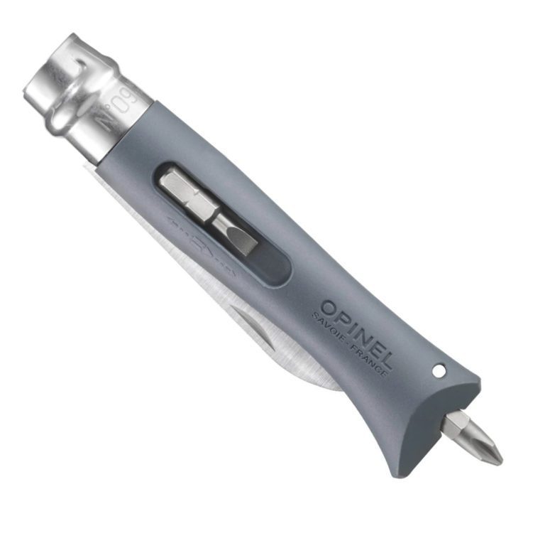 Отдельное изображение ножа Opinel с пластиковой рукояткой, подходящего для активного отдыха, туристических походов, альпинизма, путешествий и ношения в походной экипировке для онлайн-магазина товаров для активной жизни