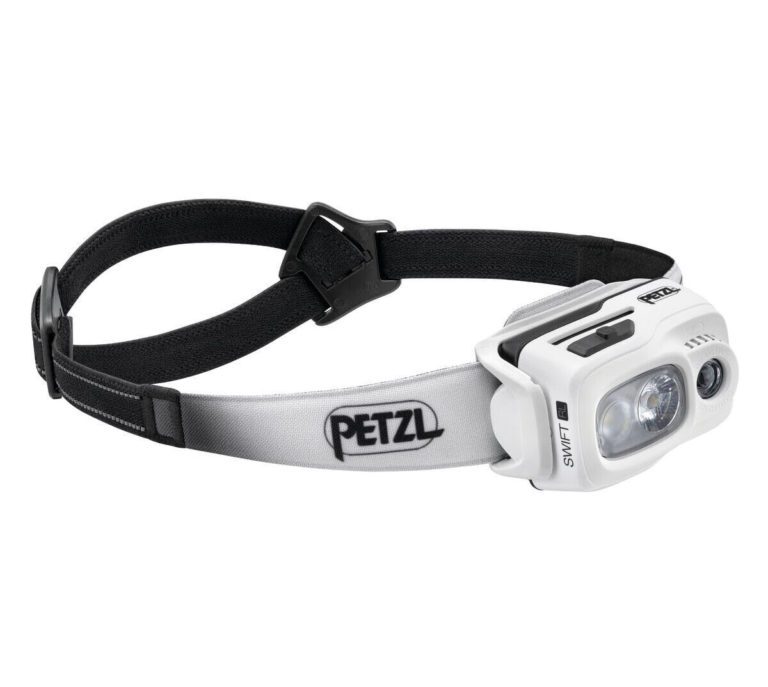 Передний план налобного фонаря Petzl Swift RL White для активного отдыха, походов и путешествий, спортивная одежда и обувь для альпинизма и туризма, экипировка для восхождения и кемпинга