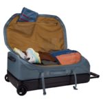 Мягкая сумка Thule Chasm Wheeled Duffel объем 110 л в пыльно-сером цвете для путешествий и активного отдыха в магазине с экипировкой для походов, альпинизма, туризма и спортивной одежды