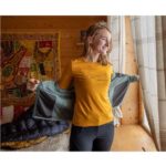 Женская футболка Turbat Cozy Logo 2 LS Wmn в золотисто-желтом цвете для активного отдыха, походов и путешествий, одежда и обувь для любителей активного спорта и монтирования