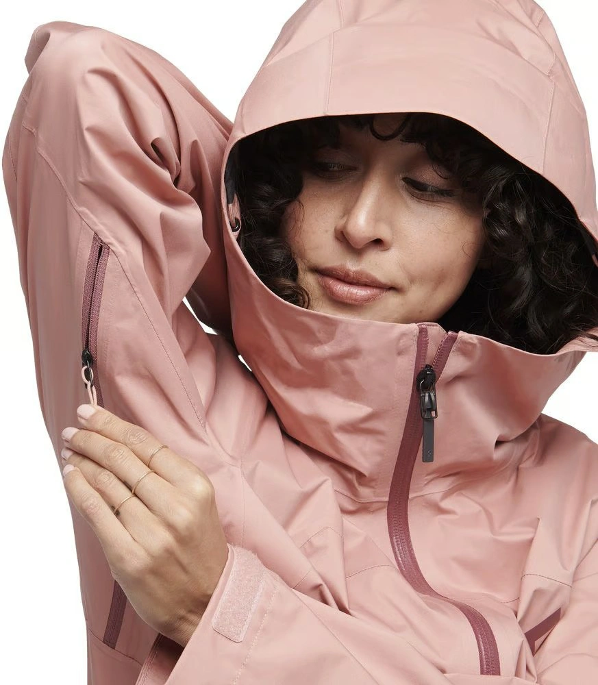Тонкая женская курситка для активного отдыха и туризма Black Diamond Stormline Stretch Rain Chalk Pink в интернет магазине спортивной одежды и обуви для хайкинга, альпинизма и путешествий