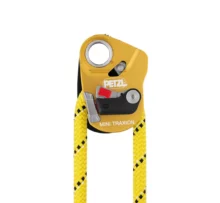 Маленький трекционный блок Petzl Mini Traxion для активного отдыха, альпинизма и путешествий, идеален для использования в походах и на скалах.
