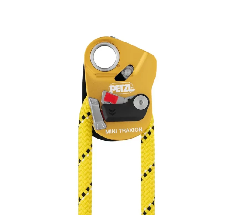 Маленький трекционный блок Petzl Mini Traxion для активного отдыха, альпинизма и путешествий, идеален для использования в походах и на скалах.