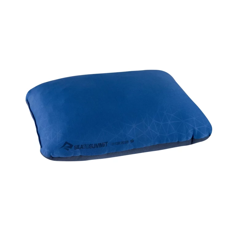 Подушка Sea to Summit FoamCore Pillow Regular в морском синим цвете для активного отдыха путешествий и альпинизма с одеждой и обувью для туризма и хайкинга