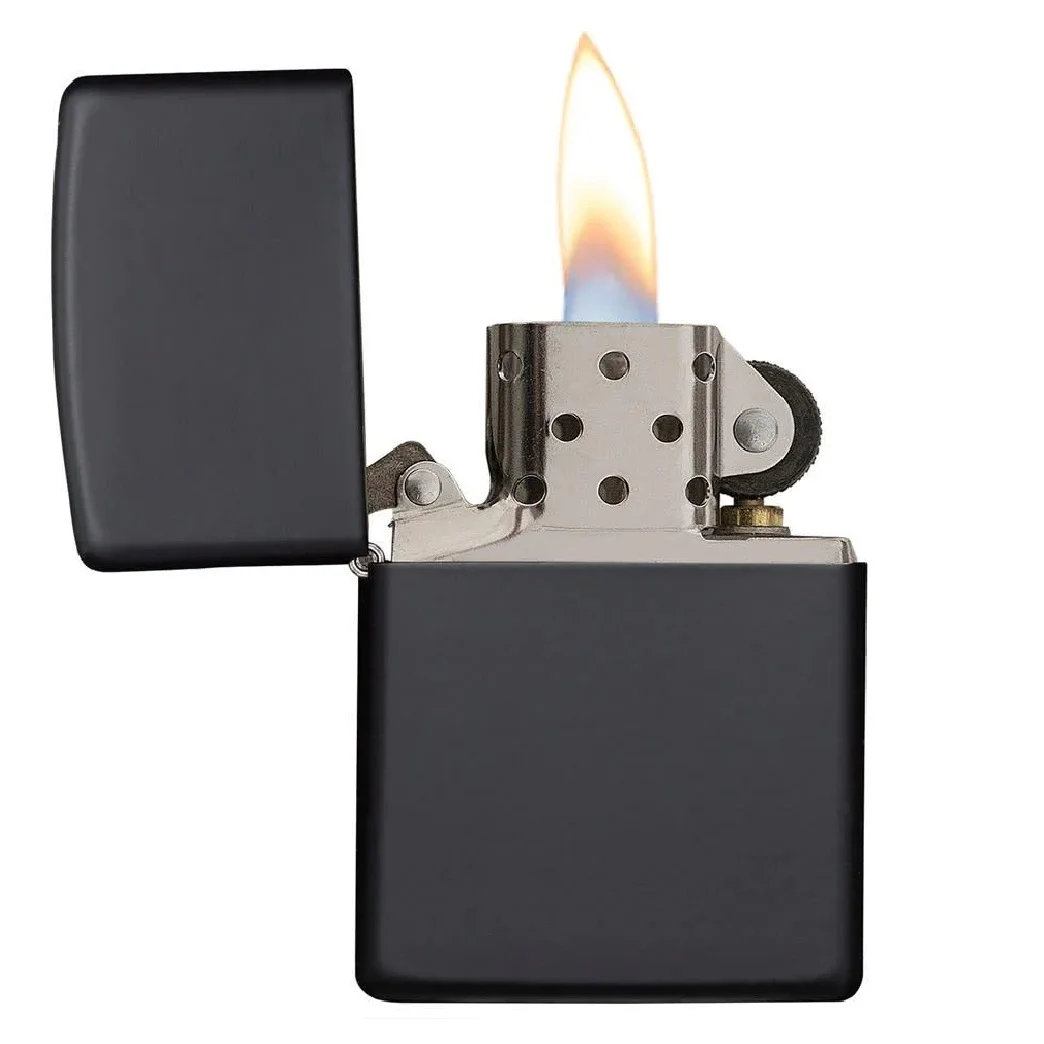 Зажигалка Zippo Reg Black Matte для активного отдыха, путешествий и походов, подходящая для ношения с одеждой и обувью для хайкинга и альпинизма в интернет-магазине спортивных товаров