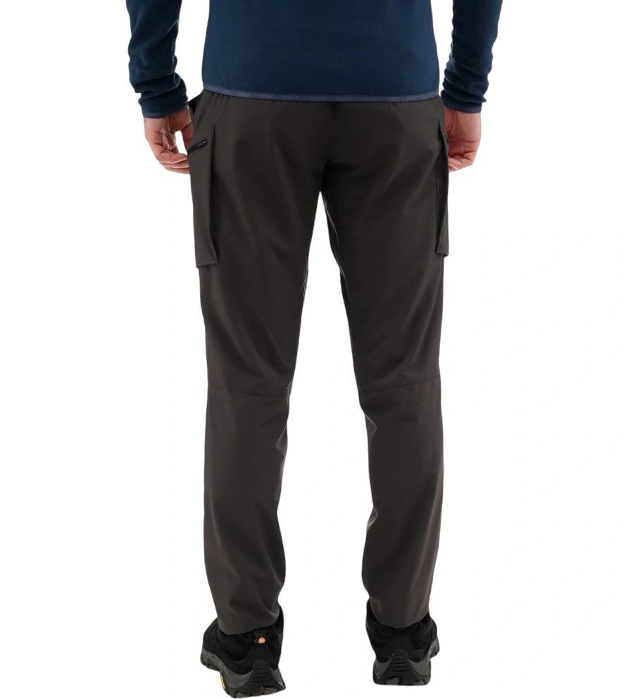 Картинка штанов Turbat Forester Magura Mns для активного отдыха и походов на черном фоне мужчина в походной одежде, экипировка для туризма, походная обувь и одежда для путешествий, спортивная экипировка для активной жизни в интернет-магазине