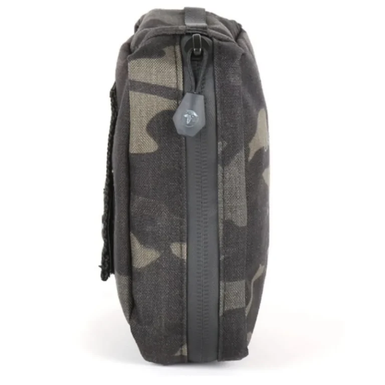 Аптечка Lifesystems Trek First Aid Kit Camo для активного отдыха, туризма, альпинизма и путешествий для магазина товаров для активной жизни