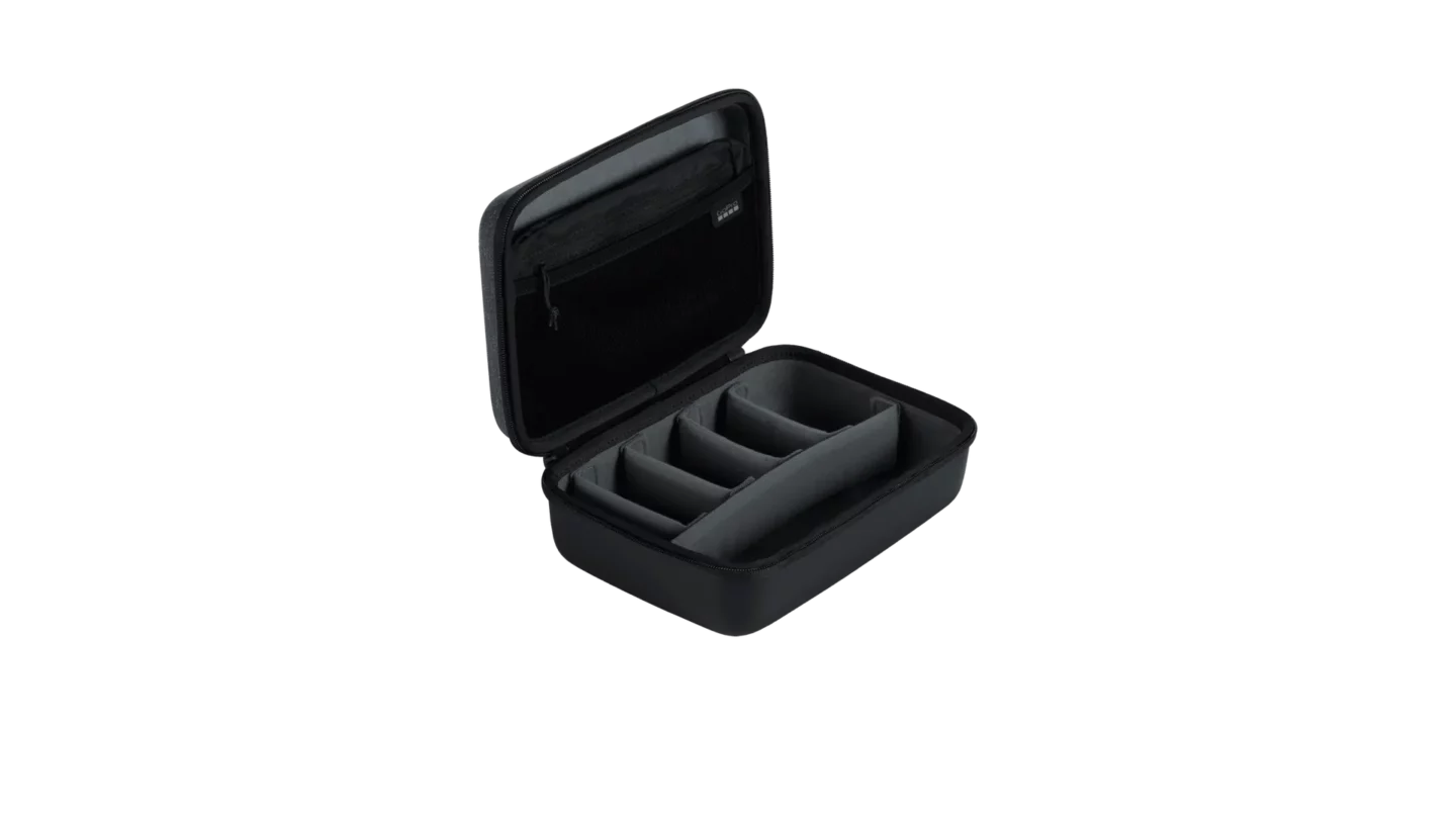 чемодан для камеры и аксессуаров для активного отдыха с походным снаряжением и обувью для путешествий и альпинизма