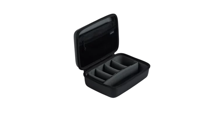 чемодан для камеры и аксессуаров для активного отдыха с походным снаряжением и обувью для путешествий и альпинизма